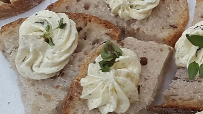 Česneková pomazánka delicates