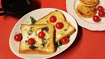 Děravý toast s vejcem a žampiony