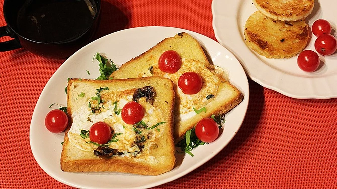 Děravý toast s vejcem a žampiony, Děravý toast s vejcem a žampiony