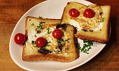 Děravý toast s vejcem a žampiony (Děravý toast s vejcem a žampiony)