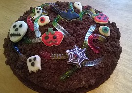 Halloweenský čokoládový dort (dozdobený lineckými sušenkami )