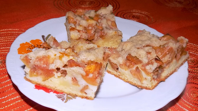 Jablečný koláč se skořicovou drobenkou