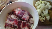 Krkovičkova vepřekovka  (vepřový bůček, vepřová uzená žebra, hovězí žebra = maso ve vlastní šťávě)