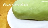 Pistáciové vánoční strojkové cukroví, Připravené pistáciové těsto do strojku
