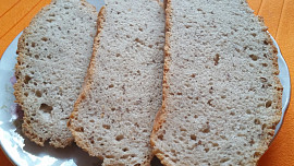 Polotmavý domácí chléb