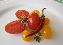 Rajčata v pikantním nálevu