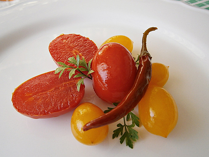 Rajčata v pikantním nálevu