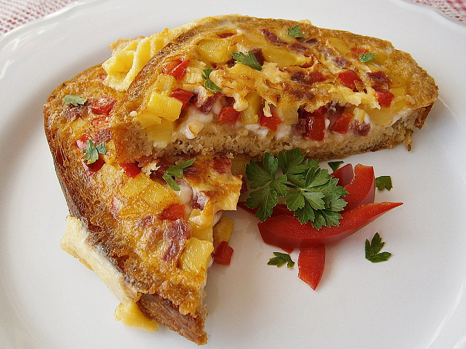 Selská omeleta v chlebu