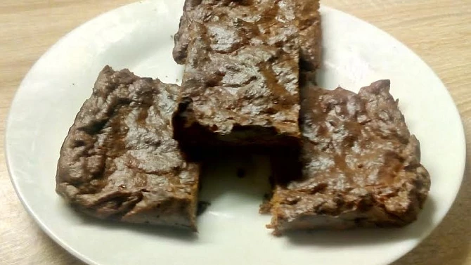 Čokoládovo-proteinová buchta s jablky bez přidaného cukru