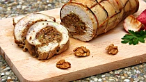 Krůtí roláda s ořechovo-jablečnou nádivkou