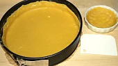 Ořechový koláč pro svatého Jakuba, Rozvírací dortová forma vyplněná křehkým těstem.