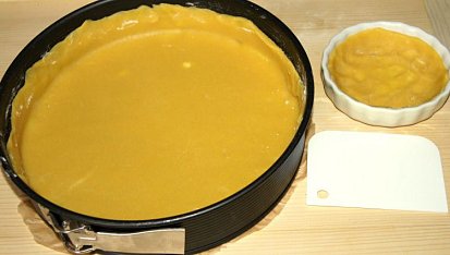 Ořechový koláč pro svatého Jakuba, Rozvírací dortová forma vyplněná křehkým těstem.