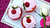 Podmáslové muffiny s malinovým tvarohem