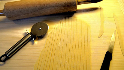 Recept na nudličky „won ton“, Krájení těsta na proužky