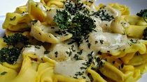 Tortelliny se sýrovou omáčkou