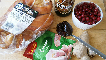 Uzené vepřové koleno na rybízu a zázvoru v pomalém hrnci