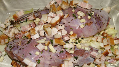 Králík na černém pivu a slanině, Králík před vložením do trouby