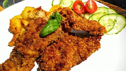 Křehká vepřová játra  v jogurtové marinádě,  obalená v drcených  tyčinkách