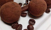 Lanýžové pralinky ve skořicovo-kakaovém pudru (Dohotovené pralinky)