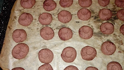 Moje první sádlové koláčky, Sádlové cukroví,zatím jen upečeno,chybí marmeláda