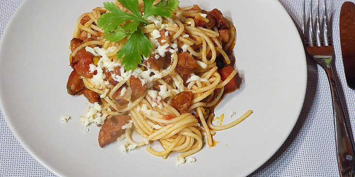 Rychlé špagety s rajčaty a mozzarellou