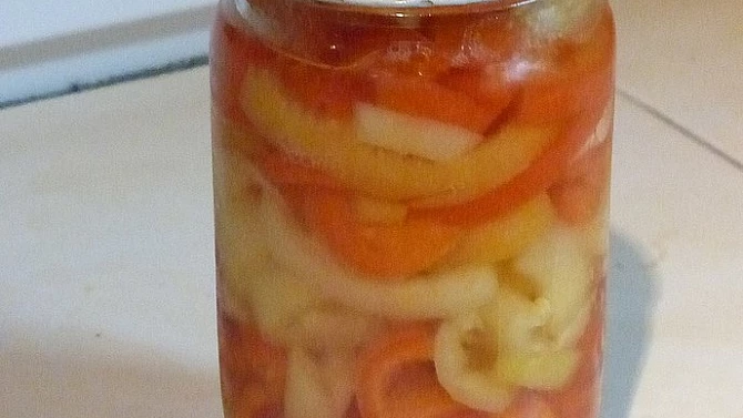 Sladkokyselá světlá paprika do svačinových salátů