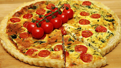 Špenátový quiche s cherry rajčaty