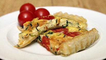 Špenátový quiche s cherry rajčaty
