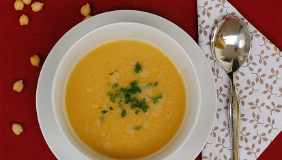 Cizrnová polévka s mrkví a celerem