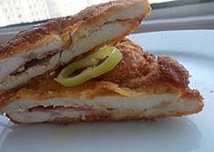 Cordon bleu z krůtího masa,  moravského uzeného  a uzeného sýra