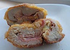 Cordon bleu z krůtího masa,  moravského uzeného  a uzeného sýra