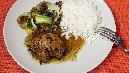 Kuřecí stehna pečená se žampiony a pak choi, Kuřecí stehna pečená se žampiony a pak choi