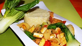 Kuskus se zeleninou a tofu