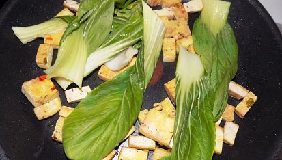 Kuskus se zeleninou a tofu