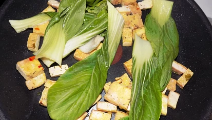 Kuskus se zeleninou a tofu