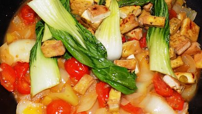 Kuskus se zeleninou a tofu