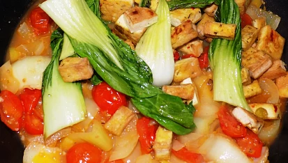 Kuskus se zeleninou a tofu