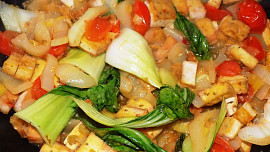 Kuskus se zeleninou a tofu
