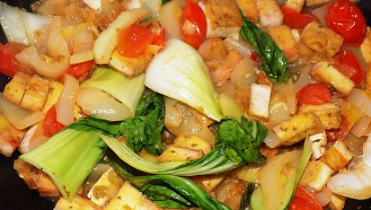 Kuskus se zeleninou a tofu