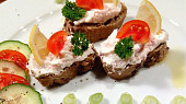 Lehká pomazánka ze surimi krabích tyčinek