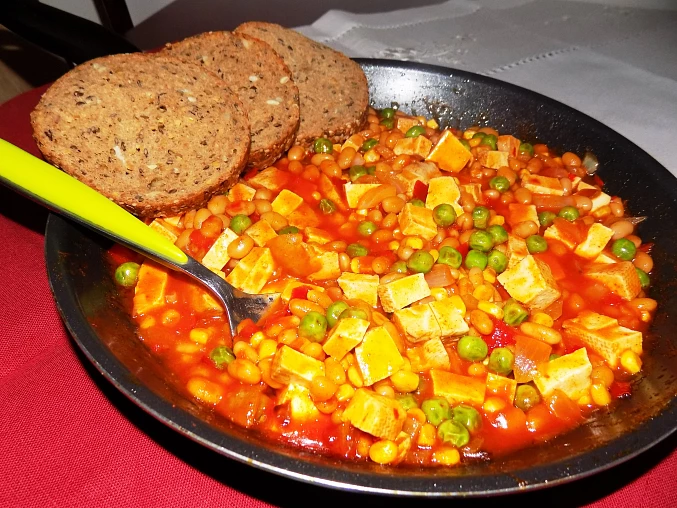 Mexický tofu guláš Mexický tofu guláš