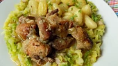 Moravský vrabec se slaninovou kapustou a nočky
