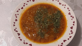 Polévka z čerstvého zelí s houbami a cizrnou