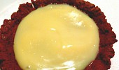 Tartaletka s krémem z vaječného likéru a  čokoládovou pěnou s lotus sušenkou