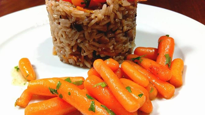 Žampionové rizoto s mrkvičkami na karamelu s chilli