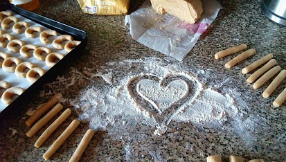 Zasněžené staročeské rohlíčky obalené v cukrovo-vanilkovém pudru