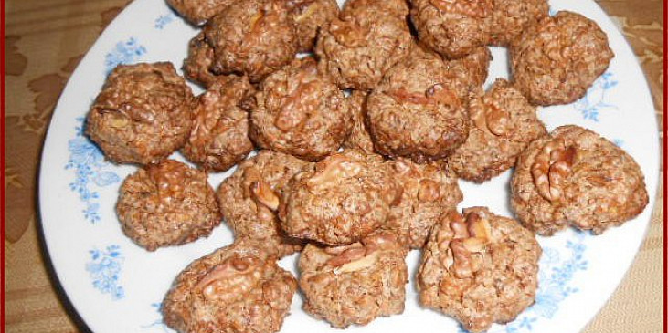 Bulharské ořechové cukroví ( Bulharské ořechové cukroví - upečené)
