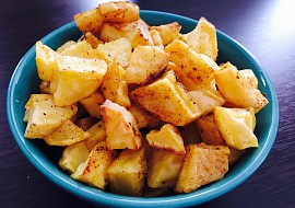 Domácí pečené brambory s kořením