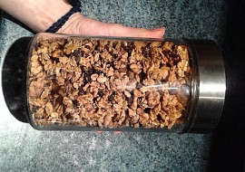 Domácí pomerančová granola s hořkou čokoládou