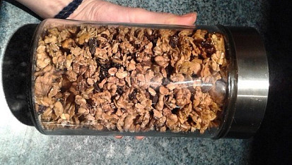 Domácí pomerančová granola s hořkou čokoládou